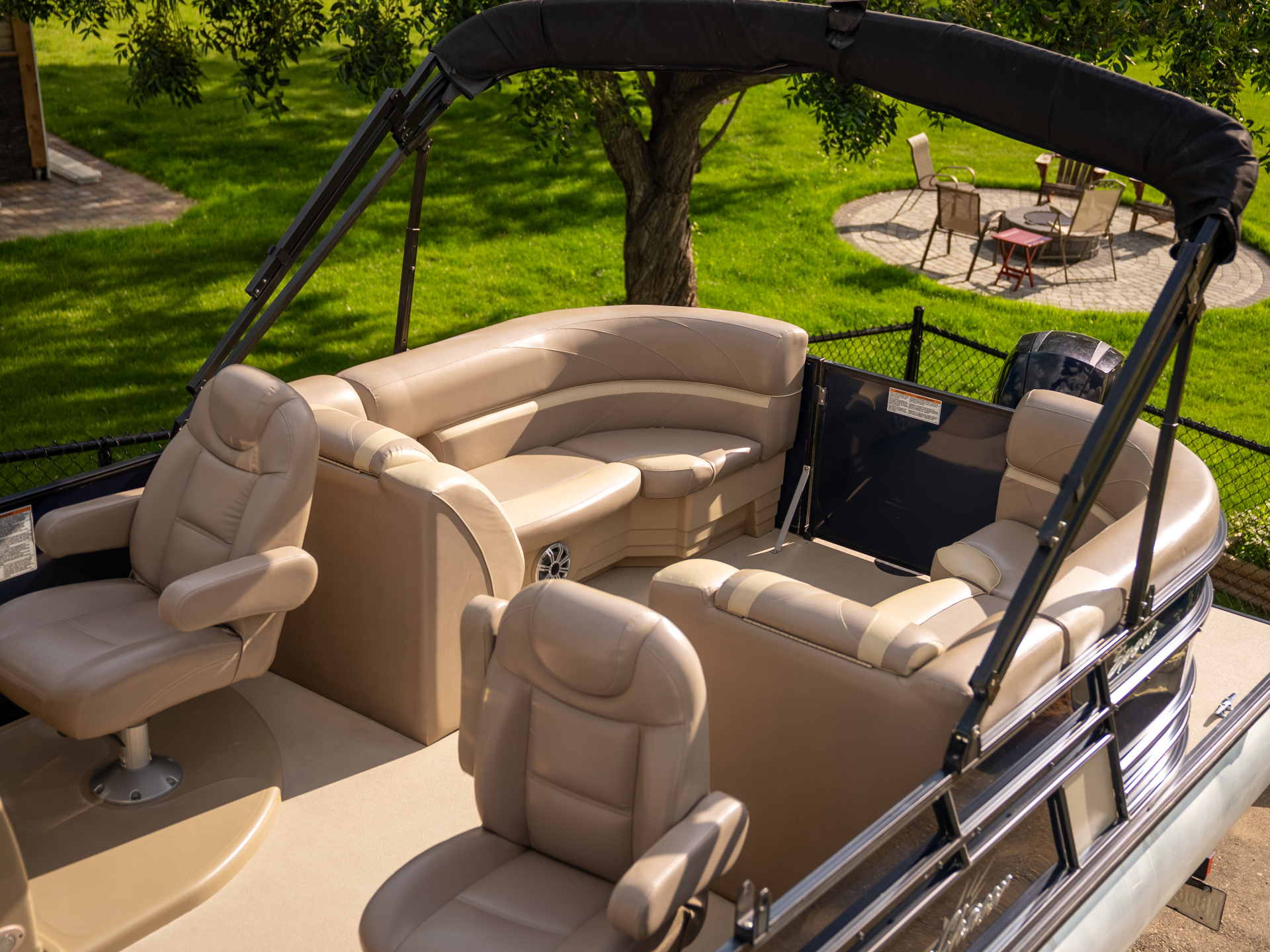 Pontoon rear lounge