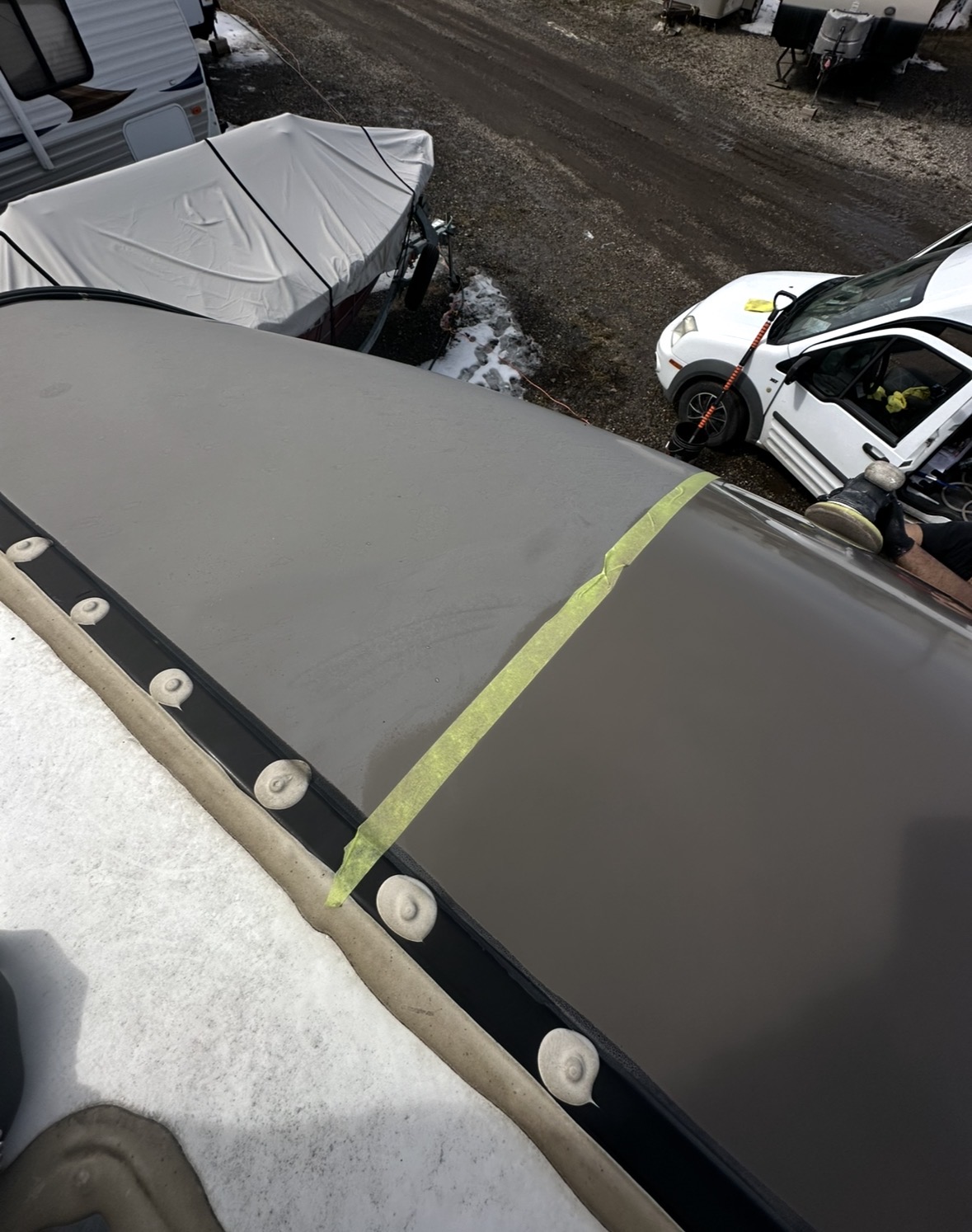 RV sidewall during oxidation removal and gloss restoration